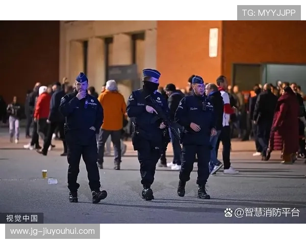 足球球迷区发生枪击事件多名伤亡引发社会关注与安全讨论